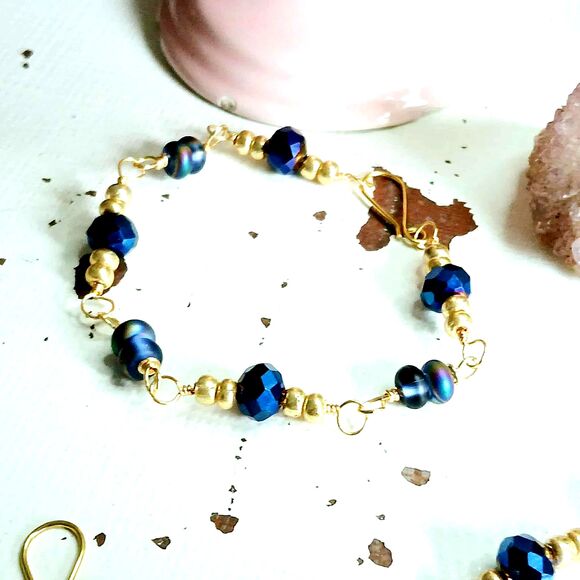 Boho Chic Blue Glass Beaded Bracelet, Holographic Faceted Glass, 6.5" - Picture 2 of 5